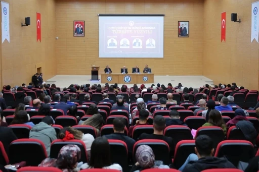 Bayburt’ta ‘Cumhuriyetin İkinci Asrında Türkiye Yüzyılı’ paneli düzenlendi
