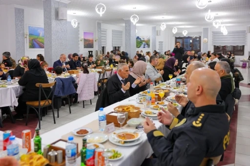 Bayburt&rsquo;ta D&uuml;nya Yetimler G&uuml;n&uuml; dolayısıyla iftar programı d&uuml;zenlendi
