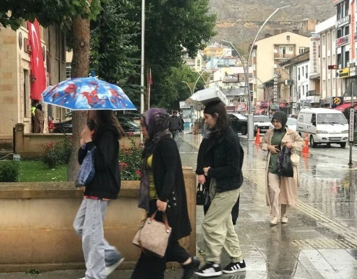 Bayburt&rsquo;ta g&ouml;k g&uuml;r&uuml;lt&uuml;l&uuml; sağanak yağış bekleniyor
