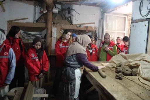 Bayburt&rsquo;ta g&ouml;n&uuml;ll&uuml; gen&ccedil;ler tarih ve doğayla buluştu