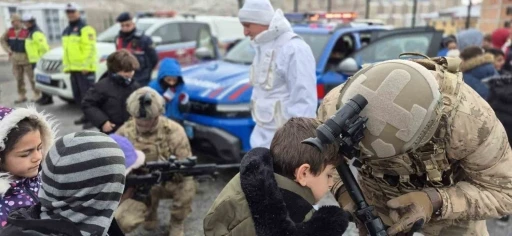 Bayburt&rsquo;ta jandarmanın kullandığı yerli ekipmanlar ve ara&ccedil;lar &ouml;ğrencilere tanıtıldı
