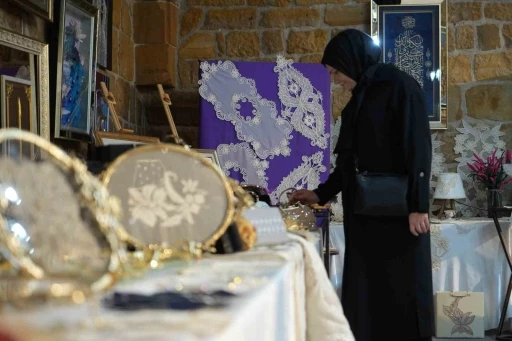 Bayburt&rsquo;ta kadınlar geleneksel el sanatlarını modern tasarımlarla buluşturdu
