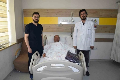 Bayburt’ta kalp yetersizliğiyle 4 senedir mücadele eden hastaya şoklama özelliği bulunan kalp pili takıldı
