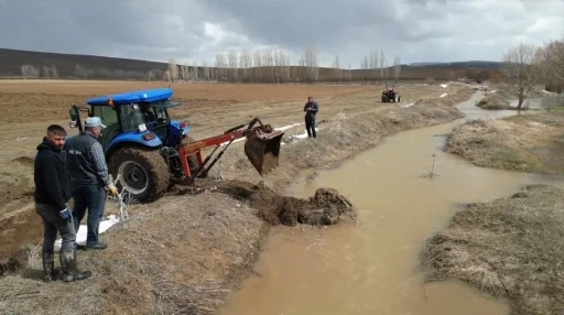 Bayburt’ta kar sularının erimesiyle arazilerde su baskınları yaşandı

