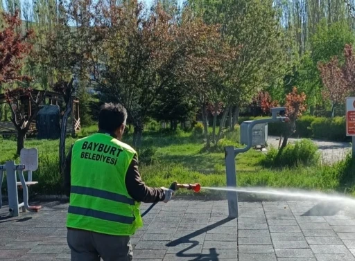 Bayburt&rsquo;ta kene riskine karşı yeşil alanlar ila&ccedil;landı
