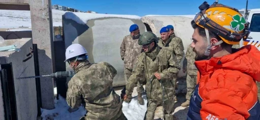 Bayburt&rsquo;ta komandolara arama kurtarma eğitimi verildi
