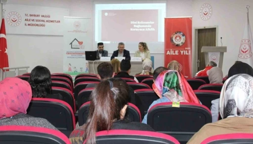 Bayburt’ta ‘Koruyucu Aile’ söyleşisi düzenlendi
