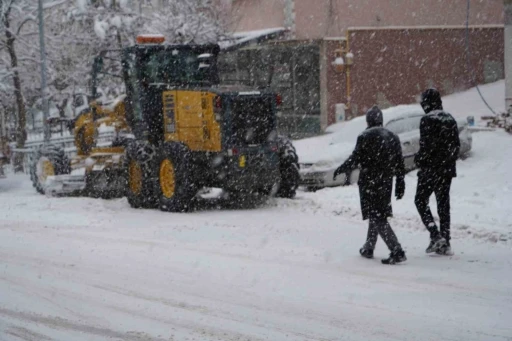 Bayburt&rsquo;ta lapa lapa kar yağışı etkili oluyor
