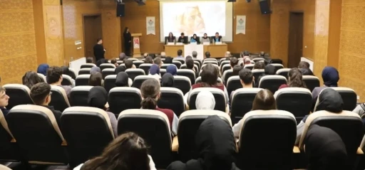 Bayburt&rsquo;ta &ouml;ğrenciler Sait Faik Abasıyanık&rsquo;ı panelde anlattı

