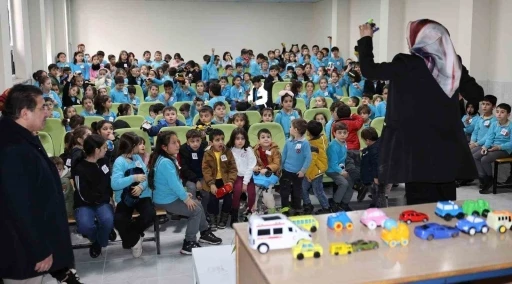 Bayburt&rsquo;ta &ouml;ğrencilere y&ouml;nelik sağlık eğitimi s&uuml;r&uuml;yor
