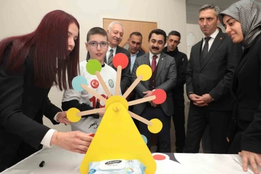 Bayburt&rsquo;ta &ouml;zel &ouml;ğrenciler projelerini fuarda tanıttı
