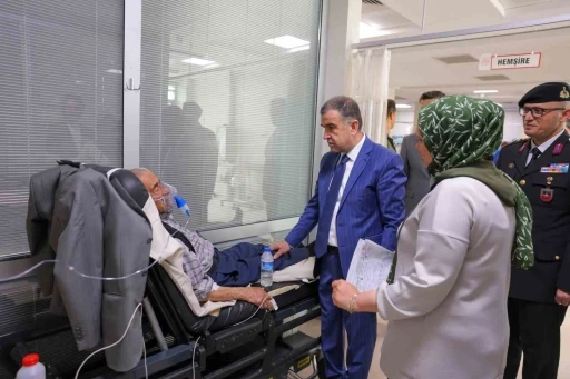 Bayburt&rsquo;ta sağlık &ccedil;alışanları ve hastalarla bayramlaşıldı

