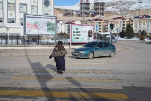 Bayburt’ta sinyalizasyon ışıkları yaya ve sürücülere zor anlar yaşatıyor
