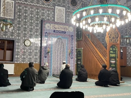 Bayburt&rsquo;ta &uuml;niversite &ouml;ğrencileri camilerde imamlık ve m&uuml;ezzinlik yaptı
