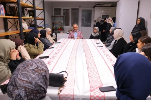 Bayburt’ta üniversite öğrencilerine gençliğin önemi anlatıldı
