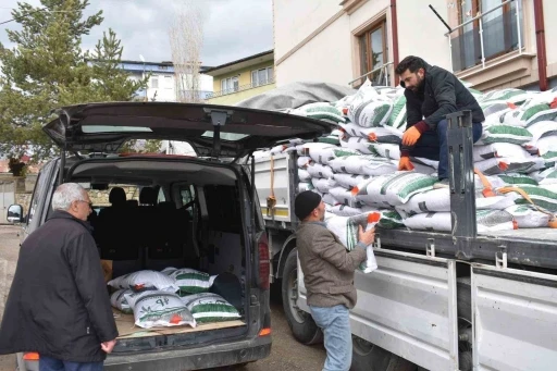 Bayburt&rsquo;ta &uuml;reticilere y&uuml;zde 75 hibeli nohut tohumu dağıtıldı
