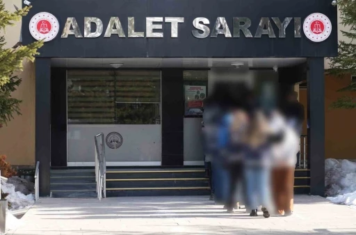 Bayburt’ta uyuşturucu ticareti yapmak suçundan aranan 1 kişi yakalandı
