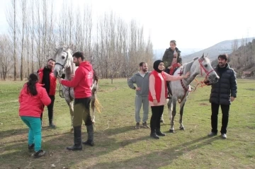 Bayburt’tan özel çocuklar ilk defa atlarla tanıştılar
