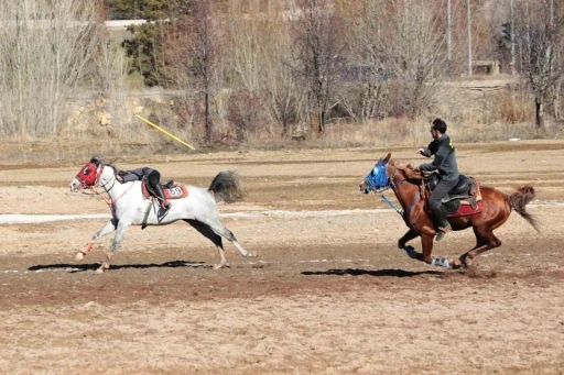 Bayburt&rsquo;un kurtuluşunun 108&rsquo;inci yılında cirit g&ouml;sterisi d&uuml;zenlendi
