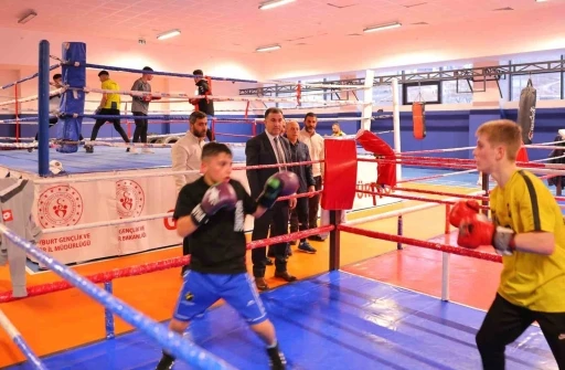Bayburt Yeni Spor Salonu&rsquo;nda antrenmanlar yoğun katılımla s&uuml;r&uuml;yor
