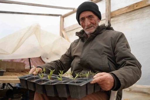 Bayburtlu &ccedil;ift&ccedil;i &rsquo;memleket meselesi&rsquo; g&ouml;rd&uuml;ğ&uuml; ata tohumlarını gelecek kuşaklar i&ccedil;in &ccedil;oğaltıyor
