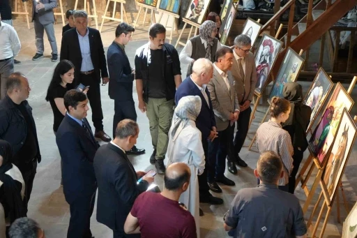 Bayburtlu gen&ccedil; yeteneklerin eserleri tarihi Taşhan&rsquo;da sergilendi
