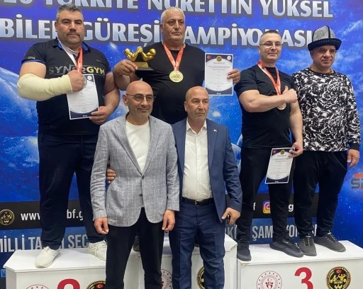Bayburtlu sporcular Yalova&rsquo;dan 2 şampiyonlukla d&ouml;nd&uuml;
