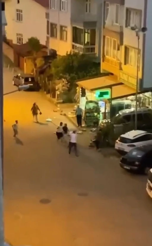Bayıltana kadar darp edip sokak ortasına bıraktılar
