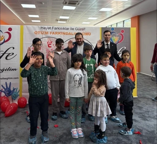 Bayındır&rsquo;da Otizm Farkındalık G&uuml;n&uuml;&rsquo;nde renkli bowling şenliği
