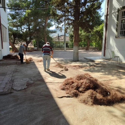 Bayırköy Belediyesi’nden eğitim yılı öncesi bahçe temizliği
