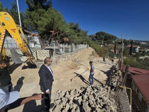 Bayırköy’de yol konforu için parke çalışmaları
