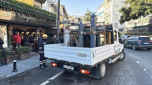 Baylan Pastanesi&rsquo;nin ka&ccedil;ak kısımları yıkılıyor
