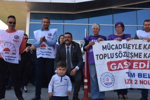 Bayraklı Belediyesi&rsquo;nde memurların hak arayışı s&uuml;r&uuml;yor
