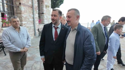 Bayram namazını 693 yıllık ecdat yadigarı camide kılan Büyükakın: &quot;Zulümlerin son bulduğu bayram olsun&quot;
