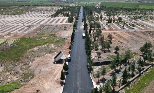 Bayram &ouml;ncesi yeni asri aile mezarlıktaki yollar yenilendi
