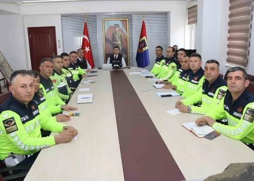 Bayram tatili öncesi jandarmadan trafik güvenliği toplantısı
