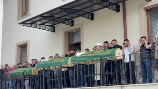 Bayram tatilinden dönen öğretmen aile son yolculuğuna uğurlandı

