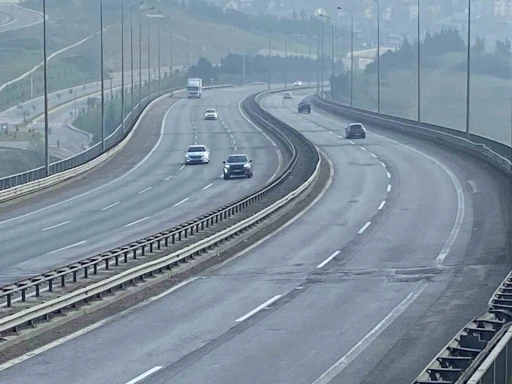 Bayram tatilinin ilk günü otoyol boş kaldı
