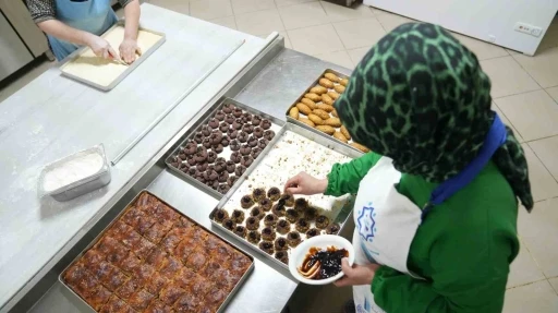 Bayram tatlıları Kadın Kooperatifi’nden
