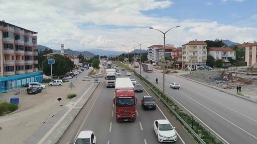 Bayram yolculuğu başladı: Yollarda yoğunluk arttı
