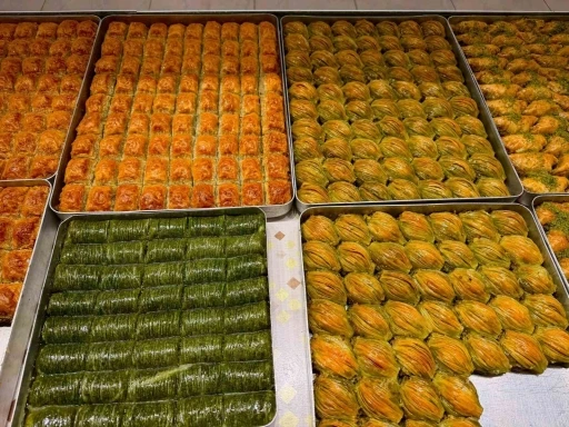 Bayrama sayılı g&uuml;nler kala baklava ve lokum satışları arttı
