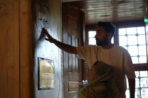 Bayramda Edirne&rsquo;ye akın ettiler: Kabe taşı ve &ouml;rt&uuml;s&uuml; yoğun ilgi g&ouml;rd&uuml;
