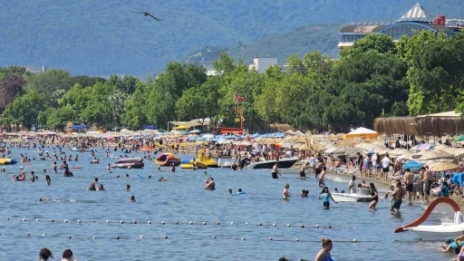 Bayramda Erdek’e ziyaretçi akını, sahiller tıklım tıklım
