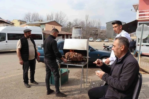 Bayramı cağ kebabı ile karşıladılar
