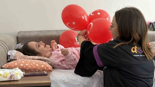 Bayramı hastanede ge&ccedil;iren &ccedil;ocuklara anlamlı ziyaret
