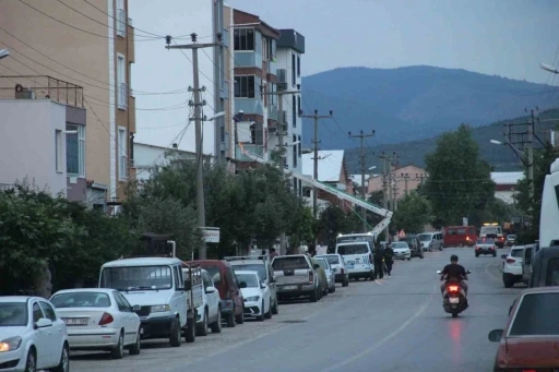 Bayrami&ccedil;&rsquo;te inşatta elektrik akımına kapılan iş&ccedil;i ağır yaralandı
