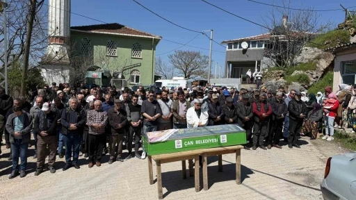 Bayrami&ccedil;&rsquo;te kocası tarafından av t&uuml;feğiyle &ouml;ld&uuml;r&uuml;len kadın toprağa verildi
