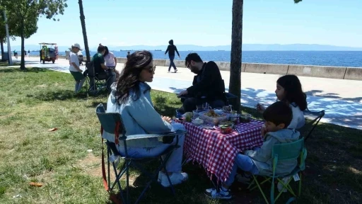 Bayramın 4. g&uuml;n&uuml;nde Pendik ve Kartal sahillerinde yoğunluk
