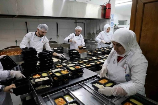 Bayramın bereketini ihtiyaç sahiplerinin sofrasına ulaştıracaklar
