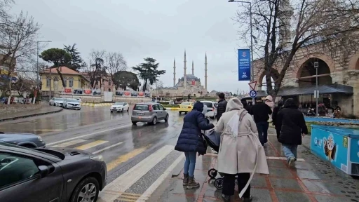 Bayramın ikinci g&uuml;n&uuml; vatandaşlar Edirne&rsquo;ye akın etti
